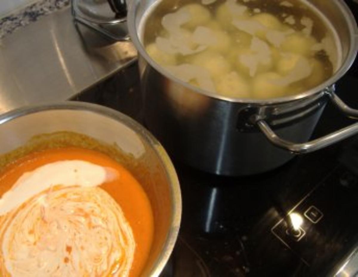 Überbackene Kräuterkartoffelknödel mit Paprikaschaum - Rezept - Bild Nr. 2