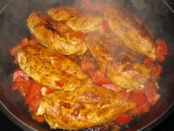 Hühnerbrüstchen im Kartoffel-Gemüse-Bett ... - Rezept - Bild Nr. 3