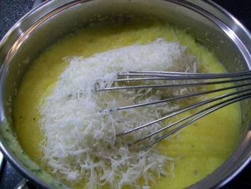 Angus-Steak an gebackenem Polentataler mit Zwiebelmarmelade - Rezept - Bild Nr. 3