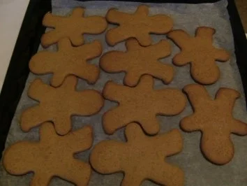 KLEINGEBÄCK - Lebkuchenmänner - Rezept - Bild Nr. 2