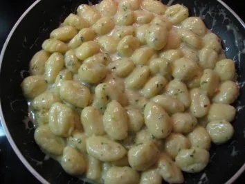 Rezept: Gnocchi mit Gorgonzolasauce Bild Nr. 3 Gnocchi mit Gorgonzolasauce - Rezept - Bild Nr. 3