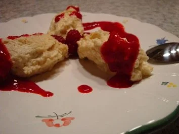 Honig - Vanillemousse mit Himbeersauce - Rezept