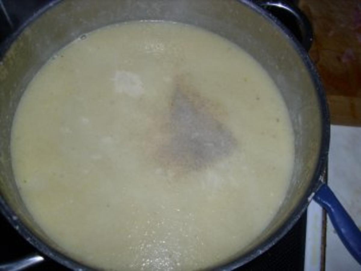 Sauerkraut-Cremesuppe mit Thymian-Schinkenwürfeln - Rezept - Bild Nr. 4