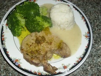 Rezept: Mariniertes Schweinekotelett mit Thymianpesto Mariniertes Schweinekotelett mit Thymianpesto - Rezept