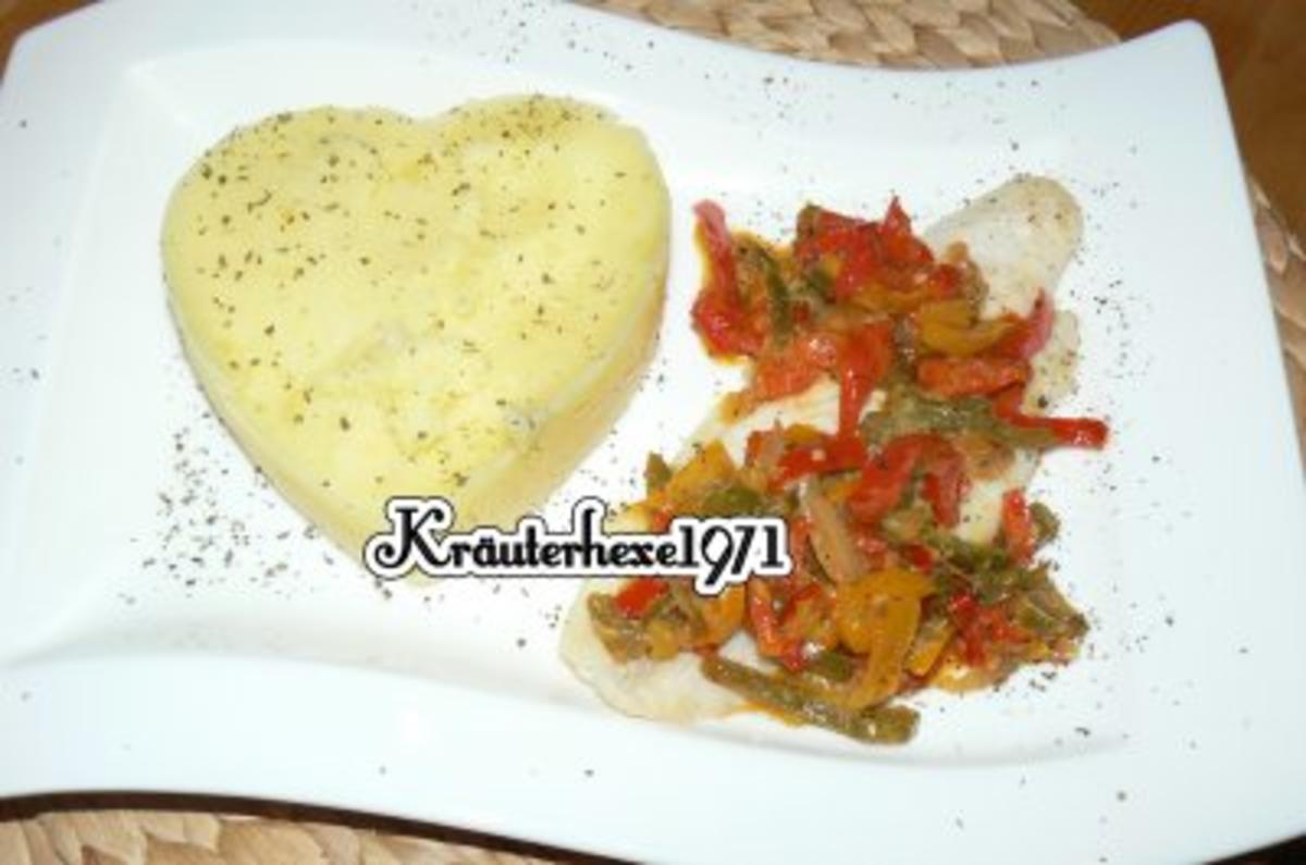 Bilder für Pangasiusfilet mit buntem Paprikagemüse und Kartoffelpüree - Rezept