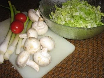 Endiviensalat mal anders - mit Champignons und Tomätchen - Rezept - Bild Nr. 2
