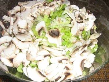 Endiviensalat mal anders - mit Champignons und Tomätchen - Rezept - Bild Nr. 4
