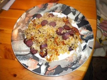 Rezept: gebratene Teigwaren mit Wurstel und Salat Bild Nr. 2 gebratene Teigwaren mit Wurstel und Salat - Rezept - Bild Nr. 2