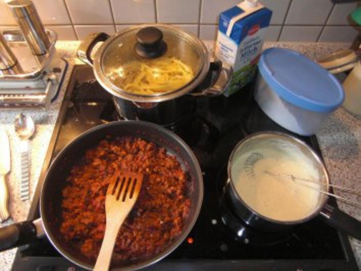 Pastizio oder griechischer Nudelauflauf - einfach - 322 kcal/100g Pastizio oder griechischer Nudelauflauf - einfach - 322 kcal/100g