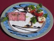 Gefüllte Roastbeef-Röllchen und Eiertomaten mit Mozzarella und Basilikum - Rezept