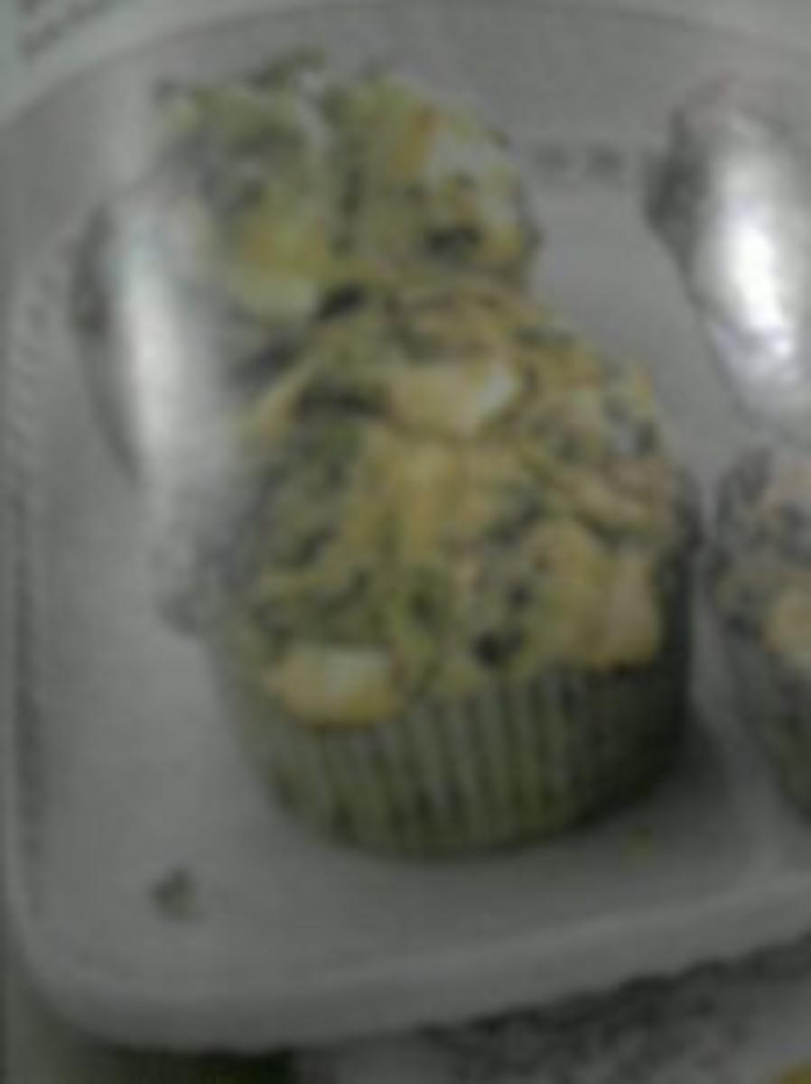 Spinat-Feta-Muffins mit Schafskäse-Dipp - Rezept - kochbar.de