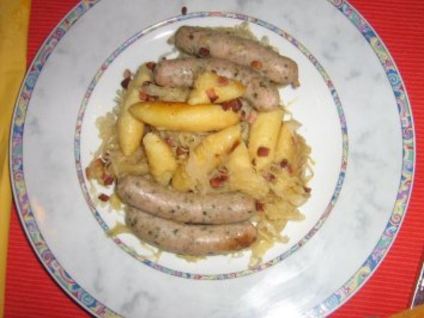 Schupfnudeln mit Speck, Nürnbergerle und Sauerkraut - Rezept - kochbar.de