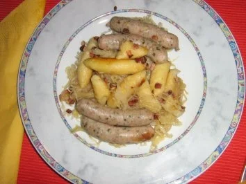 Rezept: Schupfnudeln mit Speck, Nürnbergerle und Sauerkraut Bild Nr. 7 Schupfnudeln mit Speck, Nürnbergerle und Sauerkraut - Rezept - Bild Nr. 7