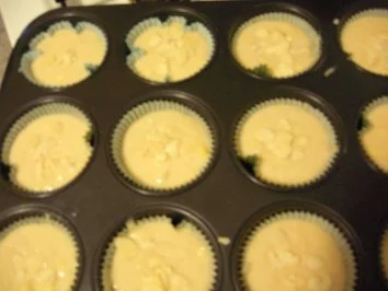 Rezept: M-M-M = Mango-Mandel-Muffins Bild Nr. 3 M-M-M = Mango-Mandel-Muffins - Rezept - Bild Nr. 3