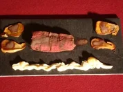 Rehrücken mit Steinpilzen an Blumenkohl-Marzipan-Mousseline - Rezept