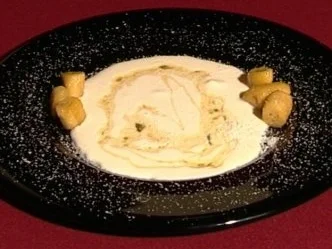 Mini-Bananen im Honig-Rum-Sud mit Ingwersahne - Rezept