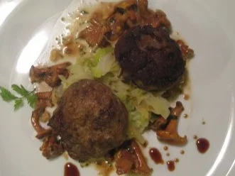 Rezept: Rehpflanzerl auf Pfifferlingen Rehpflanzerl auf Pfifferlingen - Rezept