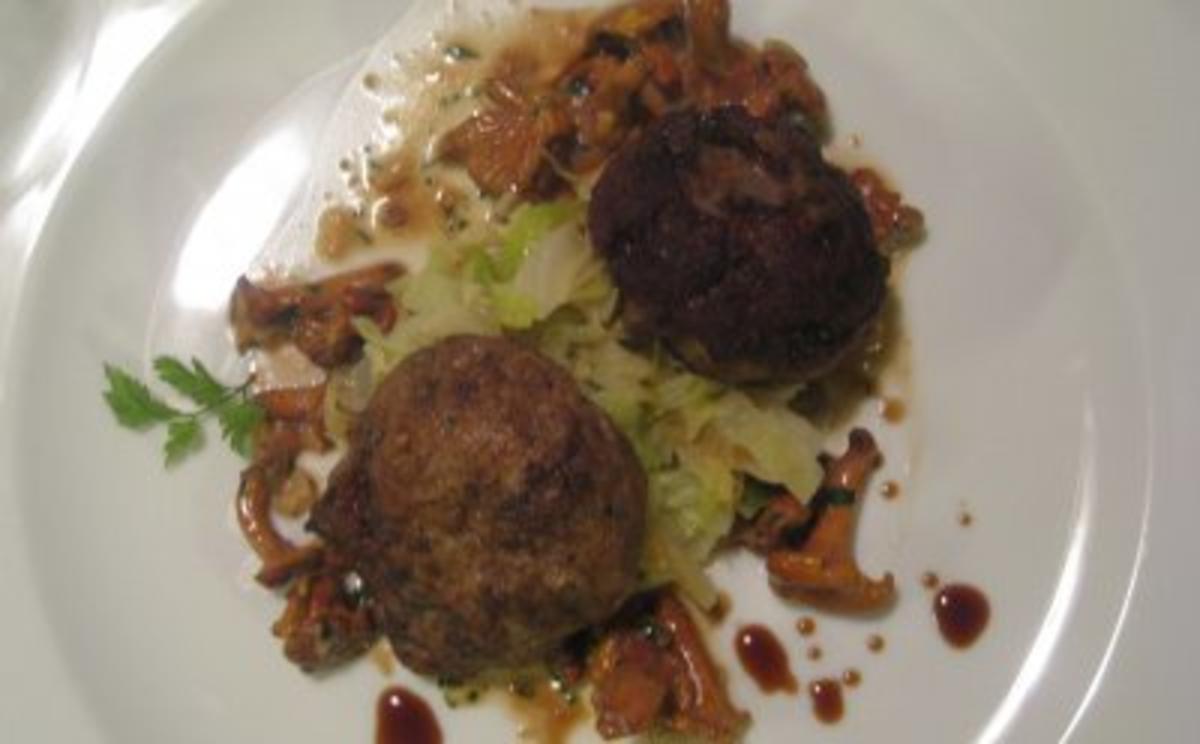 Rehpflanzerl auf Pfifferlingen - Rezept - kochbar.de
