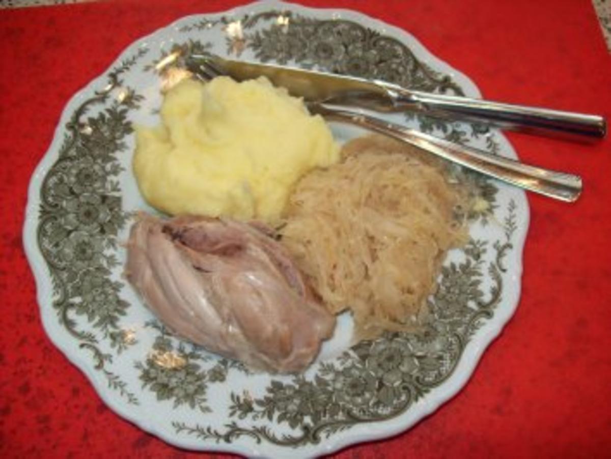 Eisbein mit Sauerkraut - Rezept mit Bild - kochbar.de