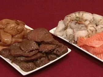 Rezept: Teppanyaki-Grill mit u.a. Meerwasser-Garnelen und Lachsfilet, dazu Kohlrabisalat (Rainer Holbe) Teppanyaki-Grill mit u.a. Meerwasser-Garnelen und Lachsfilet, dazu Kohlrabisalat (Rainer Holbe) - Rezept