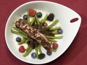 Tunfisch im Beerenmantel und Feigen-Balsamico-Marinade mit Waldfrüchten (Prinz M. Michael) - Rezept