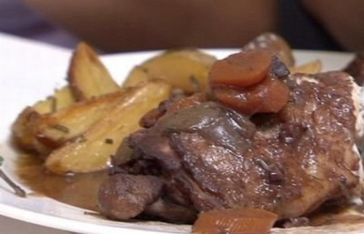 Coq au vin mit Rosmarinkartoffeln - Rezept