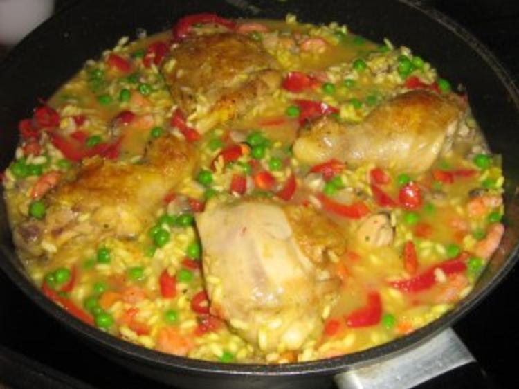 Paella mit Hähnchen und Meeresfrüchten - Rezept mit Video - kochbar.de