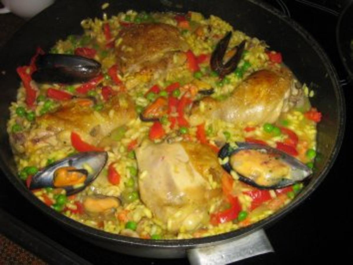 Paella mit Hähnchen und Meeresfrüchten - Rezept - Bild Nr. 9