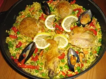 Rezept: Paella mit Hähnchen und Meeresfrüchten Paella mit Hähnchen und Meeresfrüchten - Rezept