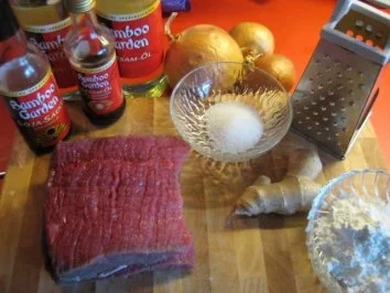 Rezept: Asia Zwiebel Rindfleisch auf Reisnudeln Bild Nr. 3 Asia Zwiebel Rindfleisch auf Reisnudeln - Rezept - Bild Nr. 3