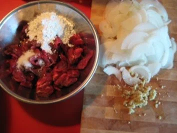 Rezept: Asia Zwiebel Rindfleisch auf Reisnudeln Bild Nr. 4 Asia Zwiebel Rindfleisch auf Reisnudeln - Rezept - Bild Nr. 4