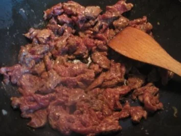 Rezept: Asia Zwiebel Rindfleisch auf Reisnudeln Bild Nr. 7 Asia Zwiebel Rindfleisch auf Reisnudeln - Rezept - Bild Nr. 7