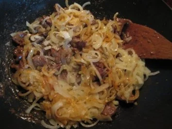 Rezept: Asia Zwiebel Rindfleisch auf Reisnudeln Bild Nr. 9 Asia Zwiebel Rindfleisch auf Reisnudeln - Rezept - Bild Nr. 9