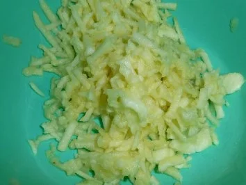 Rezept: Apfel-Nuß-Muffins Bild Nr. 3 Apfel-Nuß-Muffins - Rezept - Bild Nr. 3