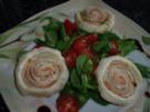 Vorspeise: Lachs-Blätterteig-Röllchen auf Salat - Rezept