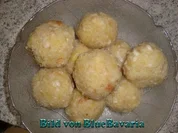 Rezept: Beilagen: Altbayerische Kartoffelknรถdel Beilagen: Altbayerische Kartoffelknรถdel - Rezept