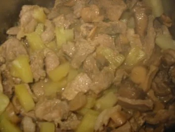 Nudelaufauf mit Geschnetzeltem Ananass und Pilzen - Rezept - Bild Nr. 3