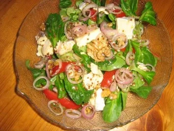 Rezept: Feldsalat mit Tomatenfilets und Cambozoladressing Feldsalat mit Tomatenfilets und Cambozoladressing - Rezept