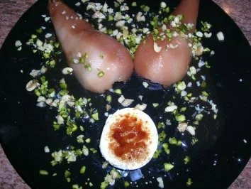 Rezept: Cassis Birnen mit karamellisiertem Picandou (kleine runde Schafskäse) sehr leckerer Nachtisch Cassis Birnen mit karamellisiertem Picandou (kleine runde Schafskäse) sehr leckerer Nachtisch - Rezept