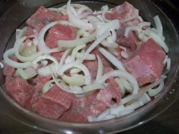 Zwiebelfleisch aus dem Backofen - Rezept - Bild Nr. 2