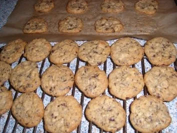 Rezept: Marzipan-Macadamia-Cookies Bild Nr. 2 Marzipan-Macadamia-Cookies - Rezept - Bild Nr. 2