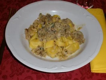 Pasta -  Tortellini mit Weißwein-Sahne-Soße - Rezept
