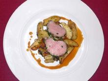 Kalbsfilet, in Olivenöl pochiert, mit Kartoffelgröstl und Pfifferlingen - Rezept