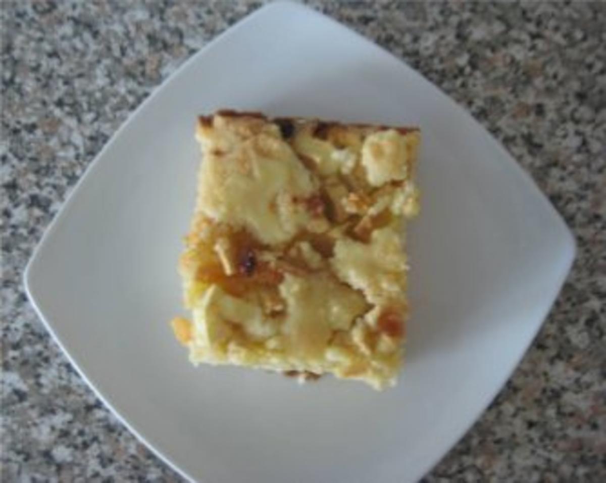 ** Kuchen & Co. ** Apfel - Rosinen - Streuselkuchen mit Vanilleglasur - Rezept