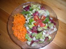 Sauerkraut mit geräuchertem Fleisch, Kartoffelstock  und gemischtem Salat - Rezept