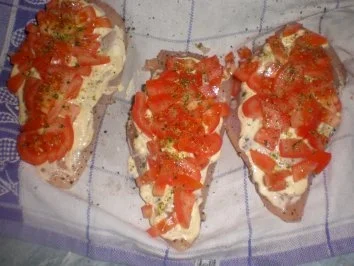 HÄHNCHENBRUSTFILETS MIT EINER KÄSETOMATENHAUBE - Rezept - Bild Nr. 2