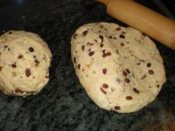 Rezept: KUCHEN: Butter-Weihnachtsstollen Bild Nr. 5 KUCHEN: Butter-Weihnachtsstollen - Rezept - Bild Nr. 5