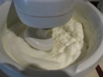 Rezept: Schwarzwälder-Kirsch-Sahnetorte Bild Nr. 6 Schwarzwälder-Kirsch-Sahnetorte - Rezept - Bild Nr. 6