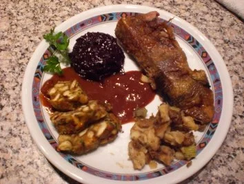 Menü Teil 2 " Hauptgericht " Gefüllte Gans mit Blaukraut, Brezgenknödel und Soße - Rezept