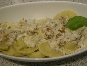 Gorgonzola gefüllte Ravioli mit Walnüssen - Rezept